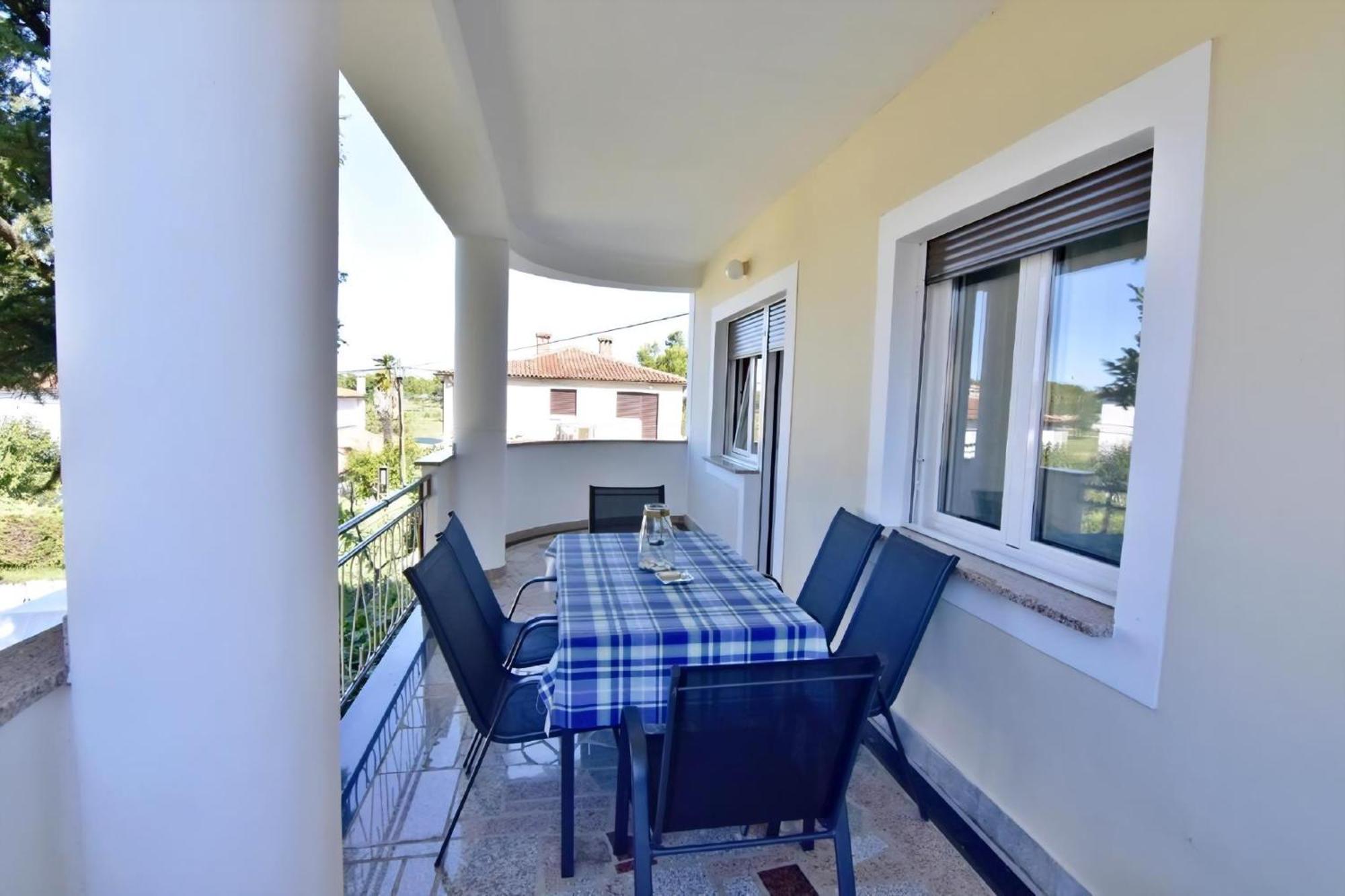 Apartment Grosse In Mit Grosser Terrasse *